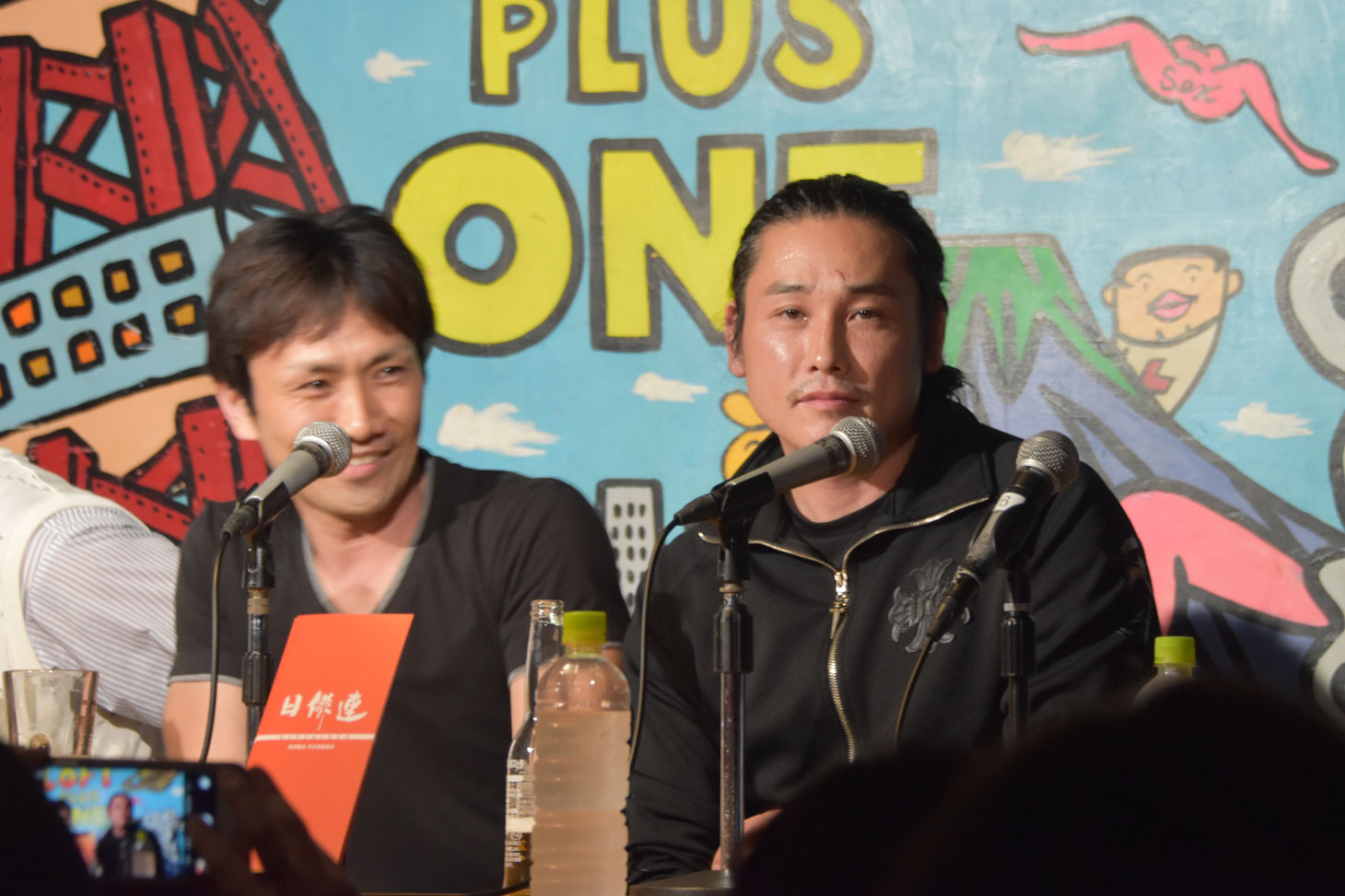 左から下村勇二、坂口拓。