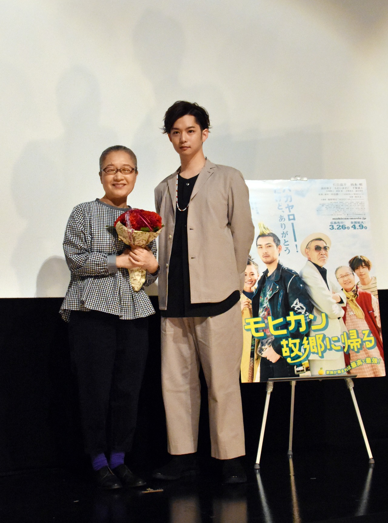 「モヒカン故郷に帰る」GW親孝行イベントより、もたいまさこ（左）と千葉雄大（右）。