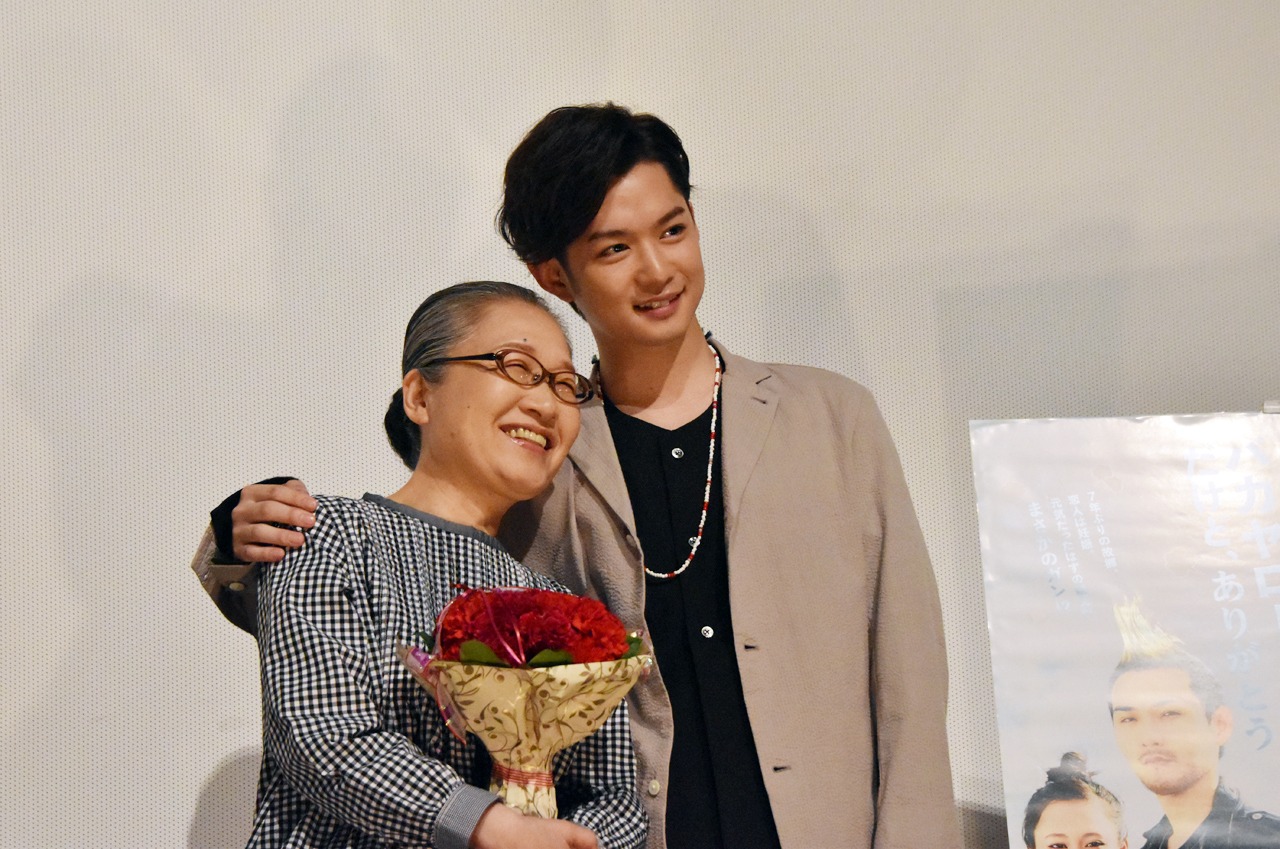 「モヒカン故郷に帰る」GW親孝行イベントより、もたいまさこ（左）と千葉雄大（右）。