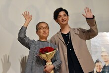 「モヒカン故郷に帰る」GW親孝行イベントより、もたいまさこ（左）と千葉雄大（右）。