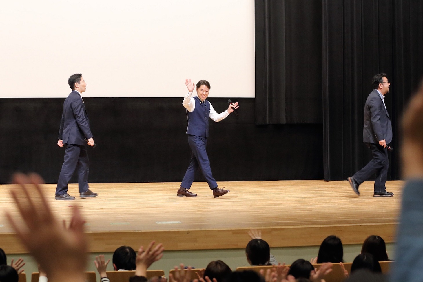「殿、利息でござる！」ご当地凱旋上映舞台挨拶の様子。