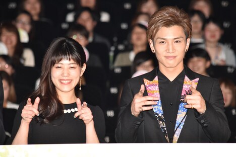 左から高畑充希、岩田剛典。