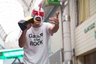 ファンキー加藤「サブイボマスク」記念ライブ、DISH//小林ら迎えトークも