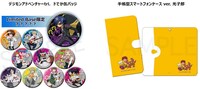 「デジモンアドベンチャー tri. ショップ in 池袋P'PARCO」販売アイテム。左から「デジモンアドベンチャー tri. ドでか缶バッジ」各432円、「手帳型スマートフォンケース ver. 光子郎」4320円。
