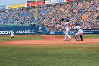 5月5日に行われた始球式の様子。