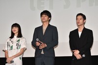 左から小松菜奈、東出昌大、窪田正孝。