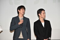 左から東出昌大、窪田正孝。