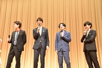 スーツで決めたニンニンボーイズたち。