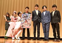 左から潘めぐみ、山谷花純、矢野優花、西川俊介、多和田秀弥、松本岳、中村嘉惟人。