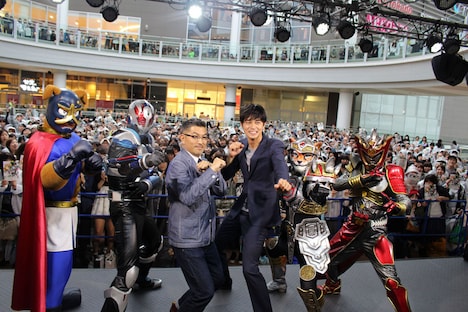「ヒーローマニア-生活-」公開直前トークショーより。左から、イヌナキン、地球戦士ゼロス、豊島圭介、東出昌大、忍ジャガー、フドウリキ。