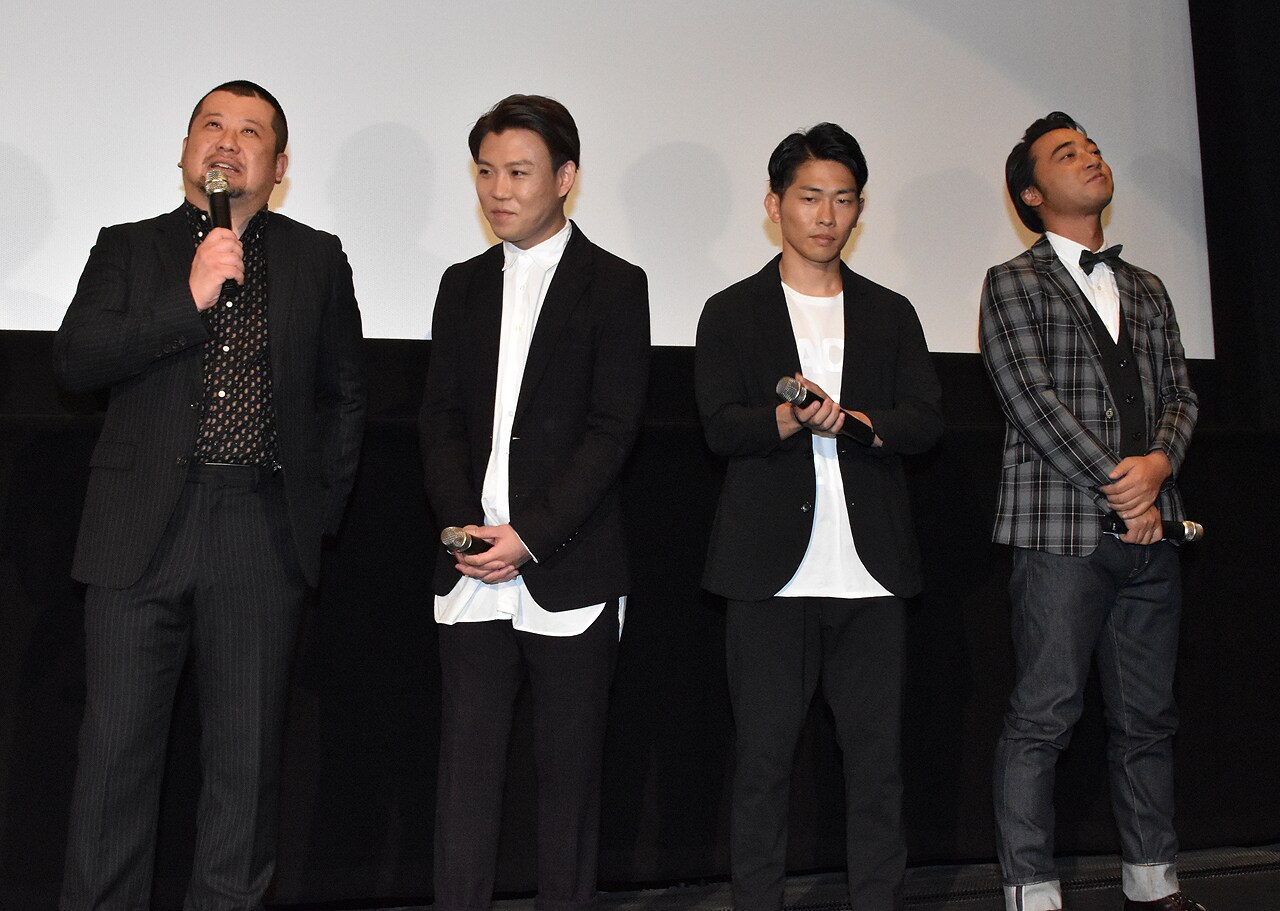 あ様　舞台挨拶 劇場版「遊☆戯☆王 THE DARK SIDE OF DIMENSIONS」舞台挨拶より、左