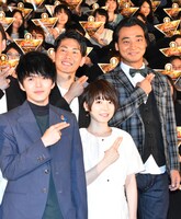 劇場版「遊☆戯☆王 THE DARK SIDE OF DIMENSIONS」舞台挨拶の様子。