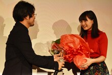 「ちはやふる」二部作イッキミ上映会より、小泉徳宏（左）と広瀬すず（右）。