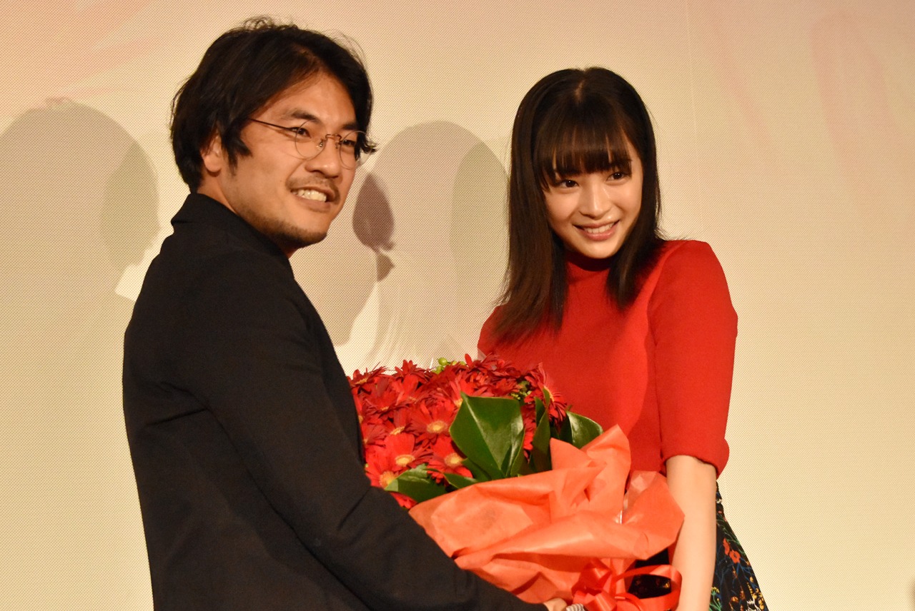 「ちはやふる」二部作イッキミ上映会より、小泉徳宏（左）と広瀬すず（右）。