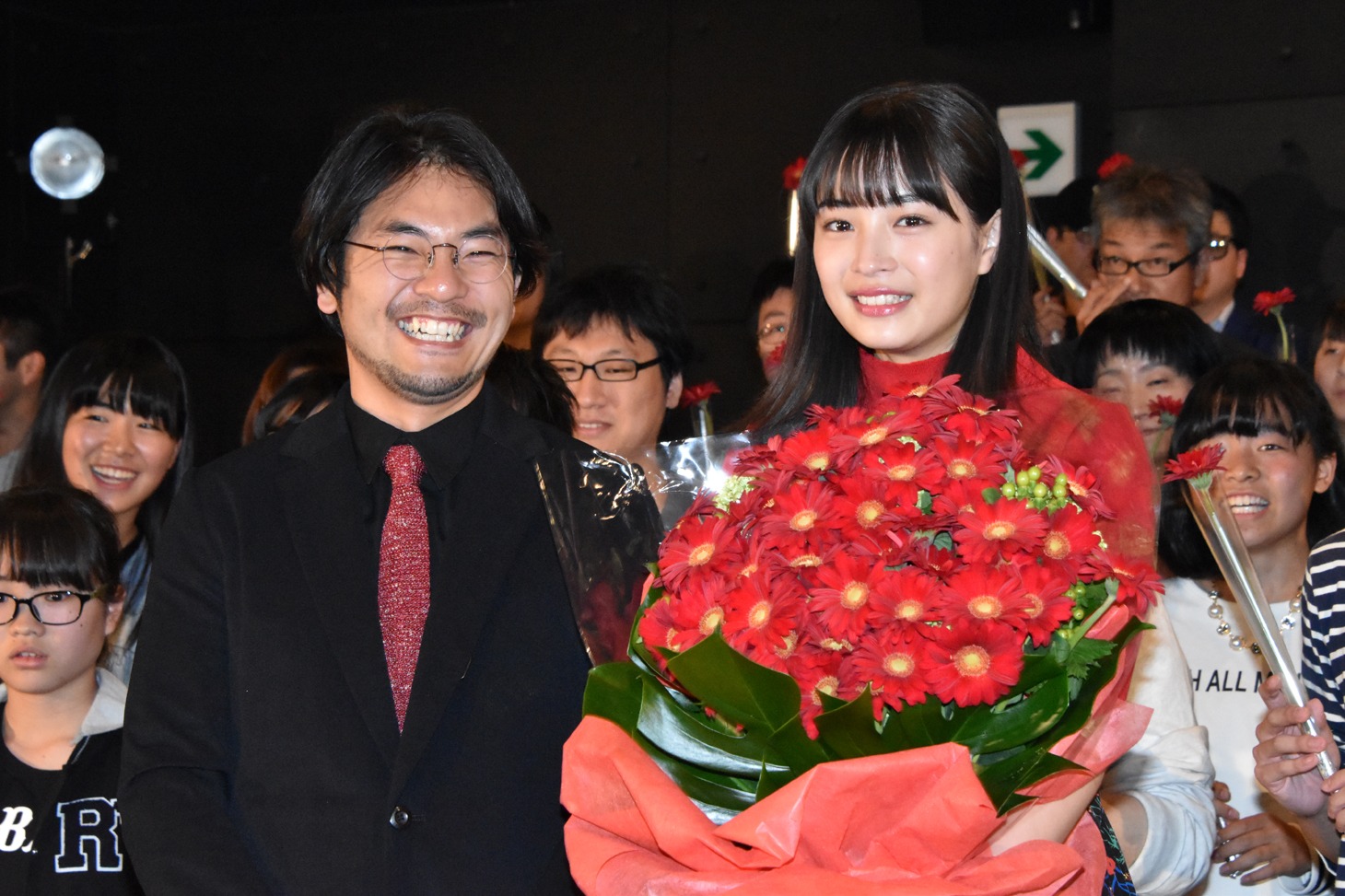 「ちはやふる」二部作イッキミ上映会より、小泉徳宏（左）と広瀬すず（右）。