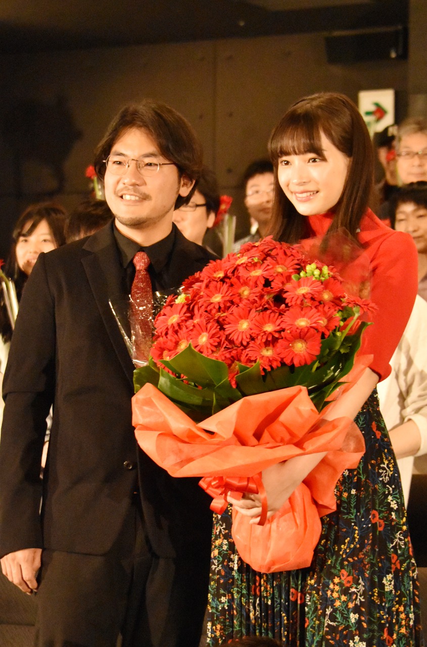 「ちはやふる」二部作イッキミ上映会より、小泉徳宏（左）と広瀬すず（右）。