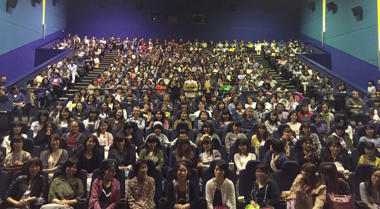 宮城・イオンシネマ名取にて開催された「殿、利息でござる！」舞台挨拶の様子。