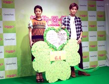 「植物図鑑 運命の恋、ひろいました」プレミアムトークショーイベントの様子。左から高畑充希、岩田剛典。