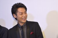 須賀健太からツッコまれる福士誠治。