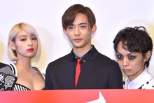 「シマウマ」完成披露上映会の様子。左から日南響子、竜星涼、須賀健太。