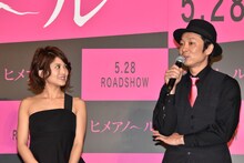 左から佐津川愛美、吉田恵輔。