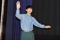 大歓声の中登場した吉沢亮。