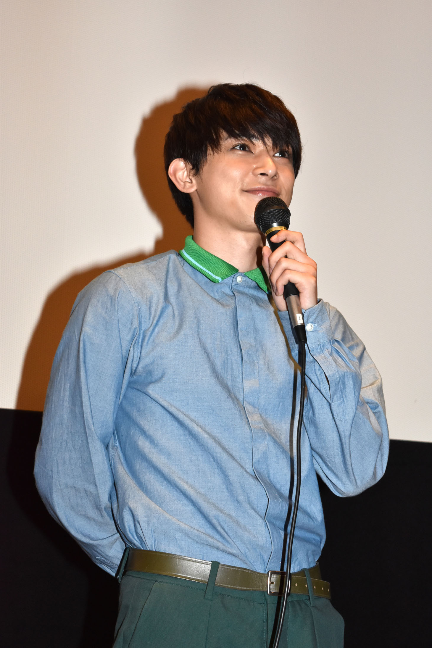 「（客席と）すごく距離が近いので緊張する」と話す吉沢亮。