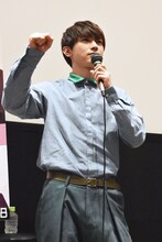 じゃんけんが強すぎて、ほとんどの客を負かしてしまう吉沢亮。