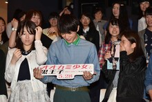 吉沢亮（中央）