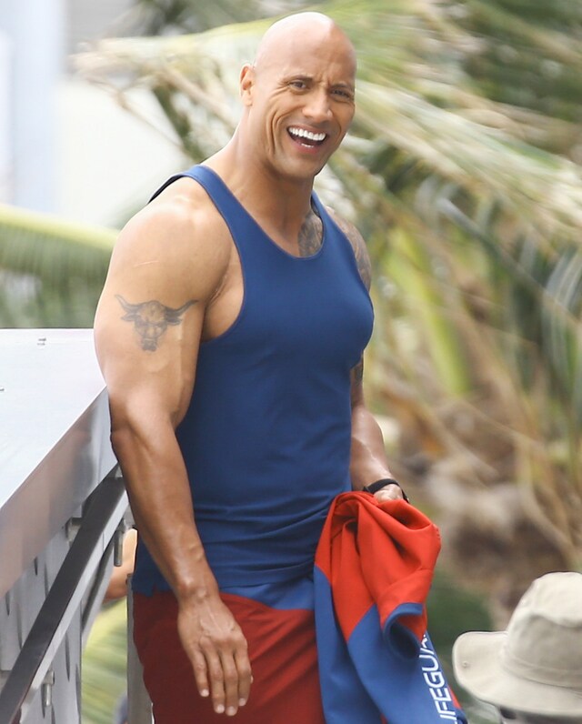 2016年3月、フロリダにて出演映画「Baywatch（原題）」撮影中のドウェイン・ジョンソン。（写真提供：FameFlynet, Inc - Beverly Hills, CA, U.S.A. / ゼータ イメージ）