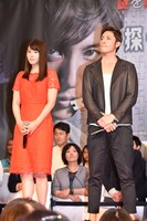 左から広瀬アリス、玉木宏。