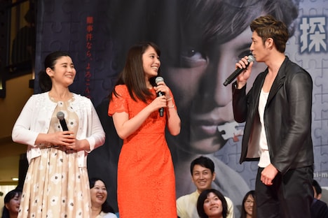 「女性から見た御手洗潔の魅力は？」と聞かれ、即座に答えられない石田ひかり（左）と広瀬アリス（中央）。