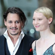 「アリス・イン・ワンダーランド」プレミア、ジョニデが「家庭教師を参考にした」