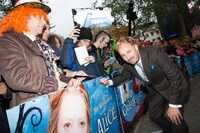 監督のジェームズ・ボビン。