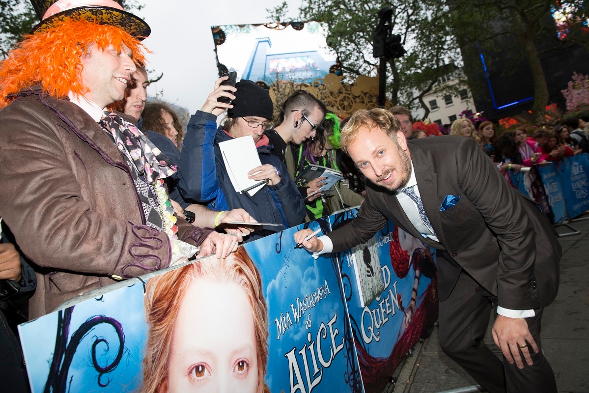 監督のジェームズ・ボビン。