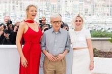 第69回カンヌ国際映画祭にて、左からブレイク・ライヴリー、ウディ・アレン、クリステン・スチュワート。（写真提供：Genin-Hahn-Marechal / ABACA / Newscom /ゼータ イメージ）