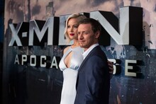 「X-MEN：アポカリプス」ロンドンプレミアに登場したジェニファー・ローレンス（左）とジェームズ・マカヴォイ（右）。