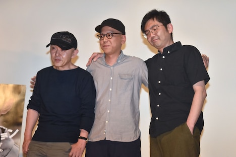 左から新井英樹、真利子哲也、向井秀徳。