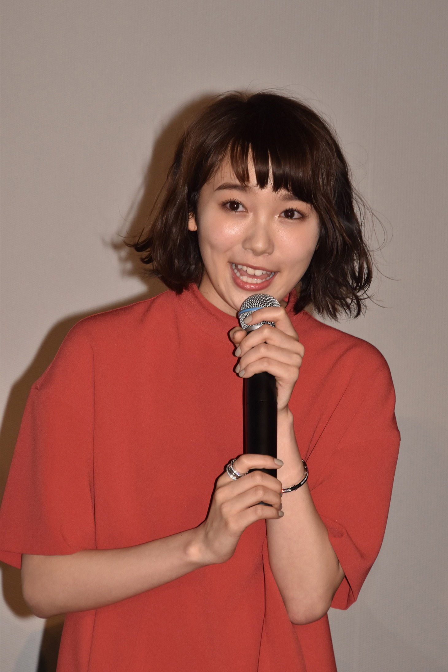 飯豊まりえ
