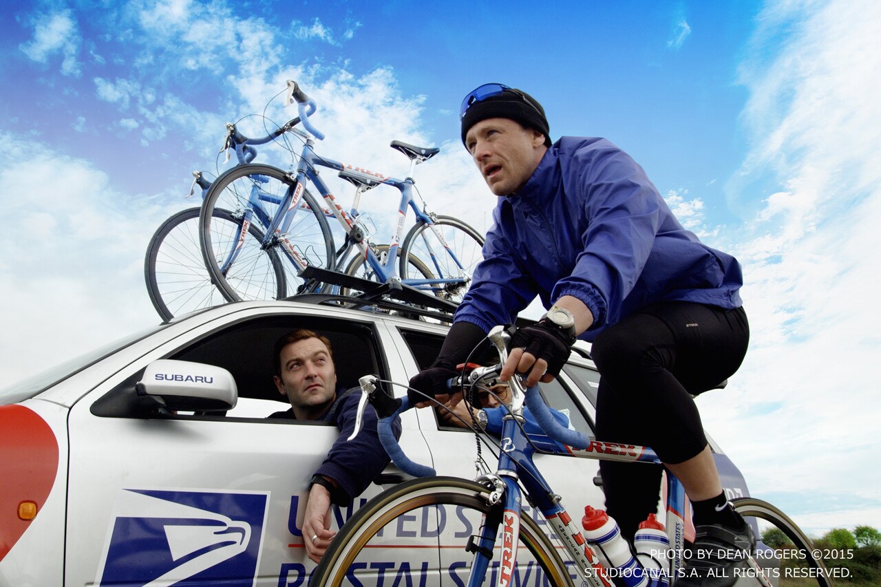 「疑惑のチャンピオン」予告公開、ロードレース王者の欲望と虚栄心あぶり出す