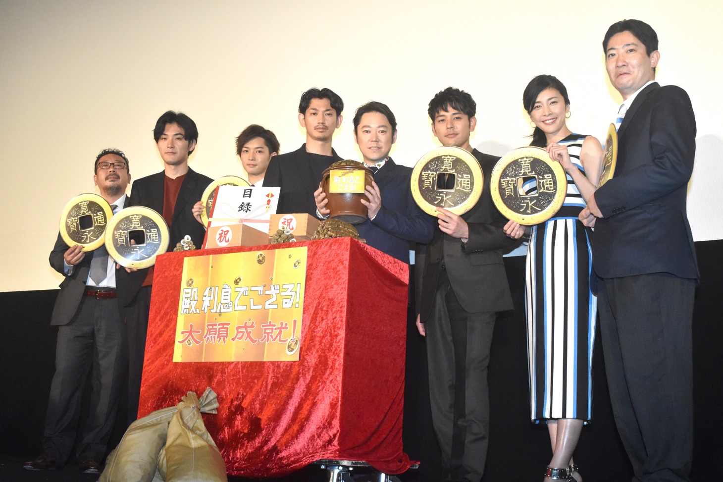 「殿、利息でござる！」初日舞台挨拶の様子。