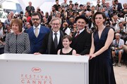 「BFG：ビッグ・フレンドリー・ジャイアント」ワールドプレミアの様子。左からペネロープ・ウィルトン、ジェマイン・クレメント、スティーヴン・スピルバーグ、ルビー・バーンヒル、マーク・ライランス、レベッカ・ホール。CANAL+ / ORANGE / AFFIF