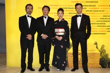 左から古舘寛治、深田晃司、筒井真理子、浅野忠信。(c)Kazuko Wakayama