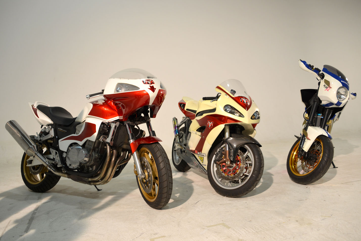 左からサイクロン2号、サイクロン1号、ハリケーン。