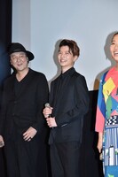 小林龍二（中央）