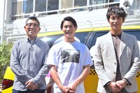 （左から）豊島圭介監督、野村周平、賀来賢人。