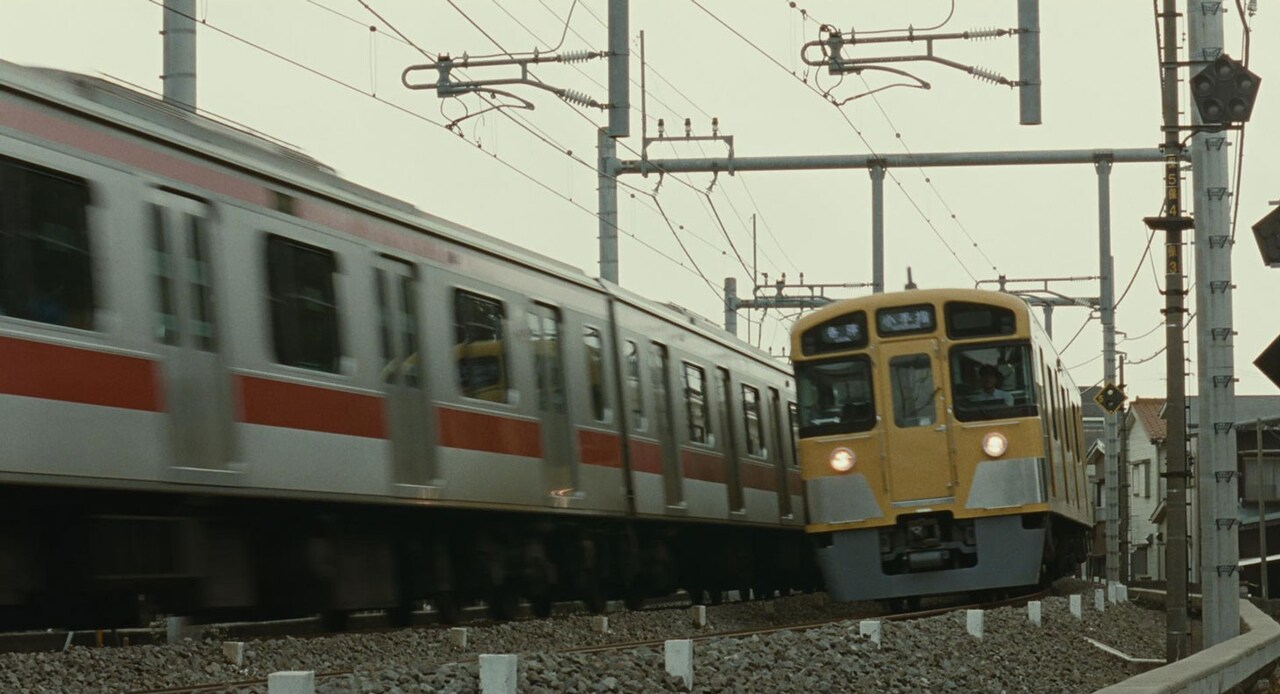 劇中、良多が母・淑子の住む団地を訪れる際に利用する西武鉄道池袋線。是枝裕和は本作で、いつかこの鉄道を撮りたいという念願が叶ったとのこと。