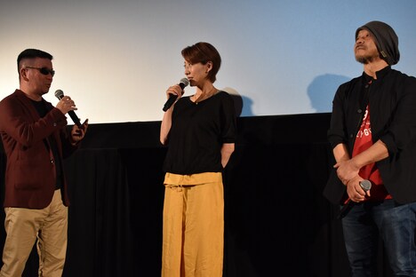 「ガルム・ウォーズ」初日舞台挨拶の様子。