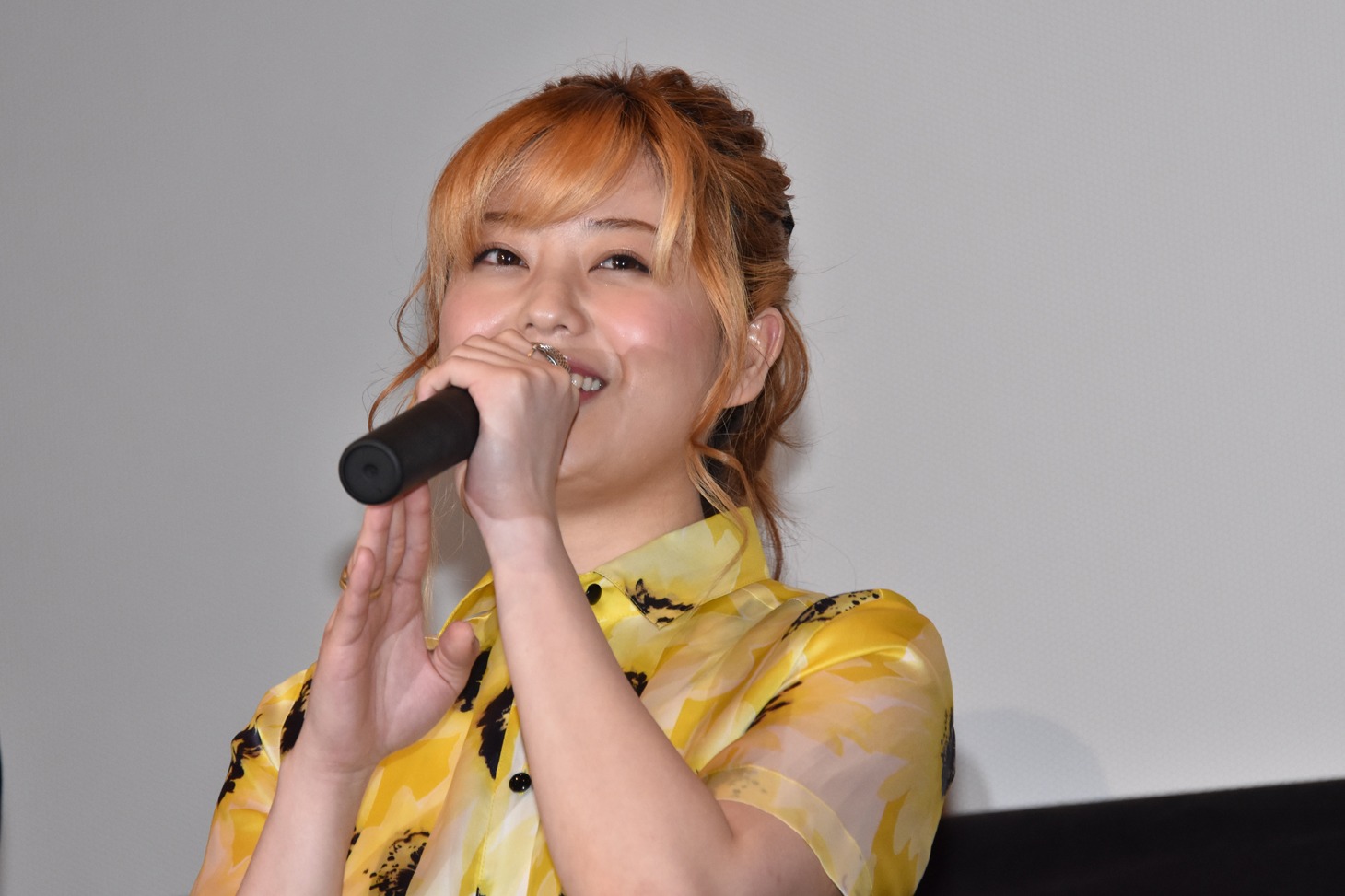 冨手麻妙