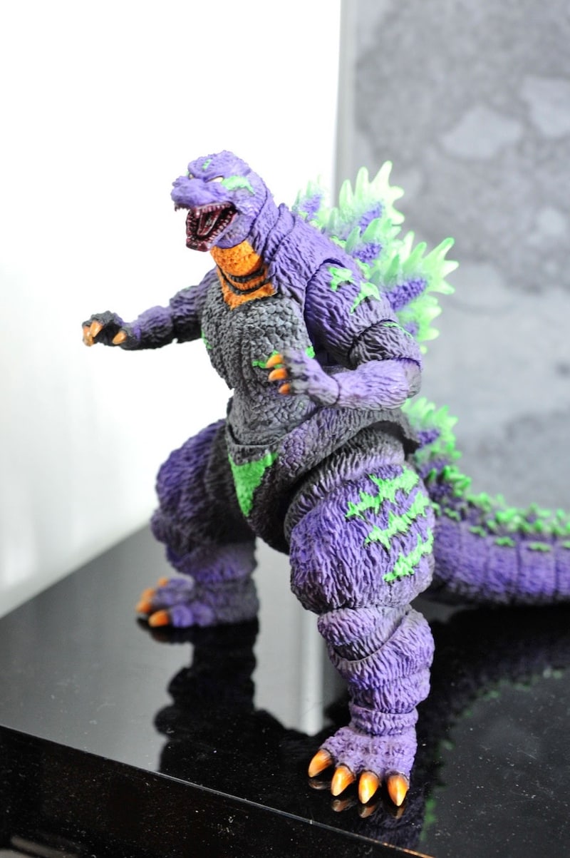 「S.H.MonsterArts ゴジラfeat.EVA-01」